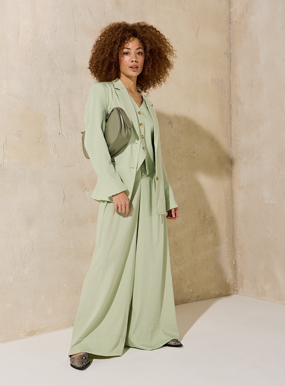 EVERBELLE Green Soft Tailored Co-ord Blazer 22 - Image 3 thumbnail